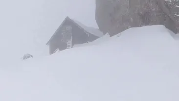 România, lovită de ninsori și viscol puternic! Imaginile filmate azi în Munții Bucegi | VIDEO