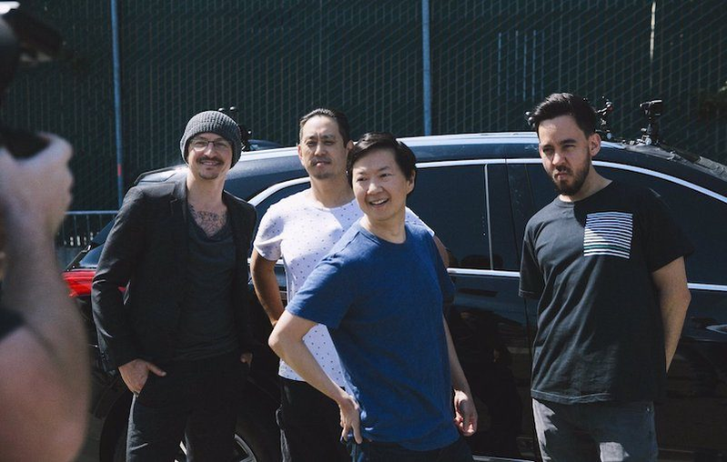 Ultimele imagini filmate cu puţin timp înainte să se spânzure! Nimeni nu se aştepta să îl vadă aşa pe CHESTER BENNINGTON