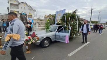 Tânărul ucis în răfuiala dintre clanuri la Craiova a fost înmormântat. Zeci de oameni l-au condus pe ultimul drum