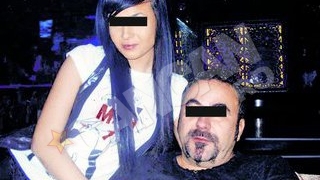 I-a facut cadou trei sticle de bautura unui coleg de-al fiicei sale minore! Tatal elevei "violate" le-a dus whisky elevilor!