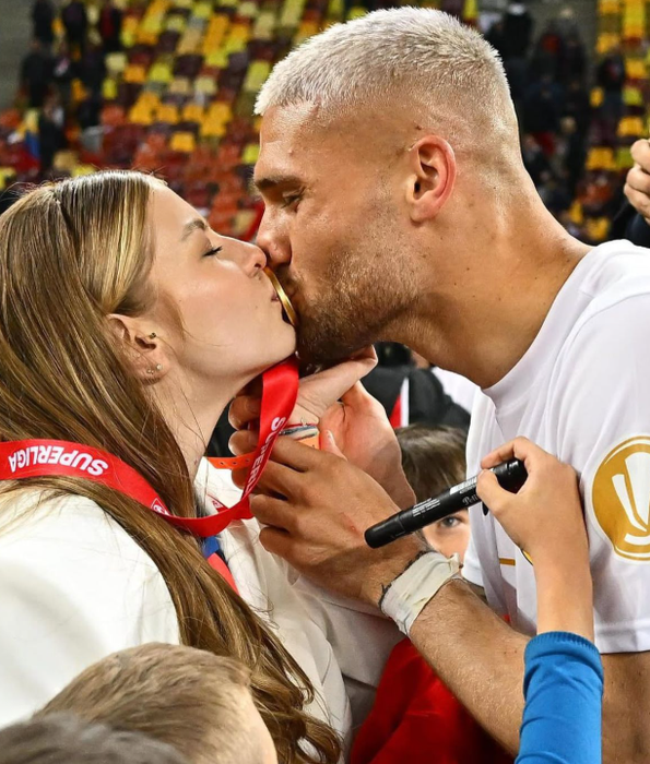 Antonia Salanță este iubita lui Daniel Bîrligea, atacantul de la FCSB/ sursă foto: social media