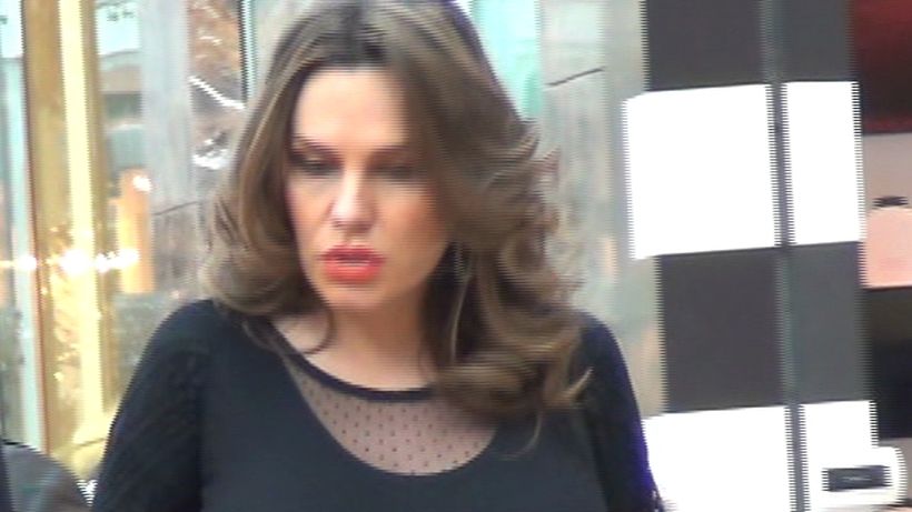 Nici nu a nascut, dar si-a “scos” bebelusul la cumparaturi, in mall! “Anicyk mama” a facut senzatie cu tinuta ei mulata pe burtica