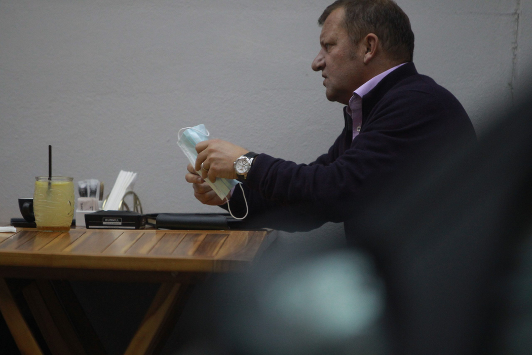 Dorinel Munteanu nu a uitat de masca de protecție