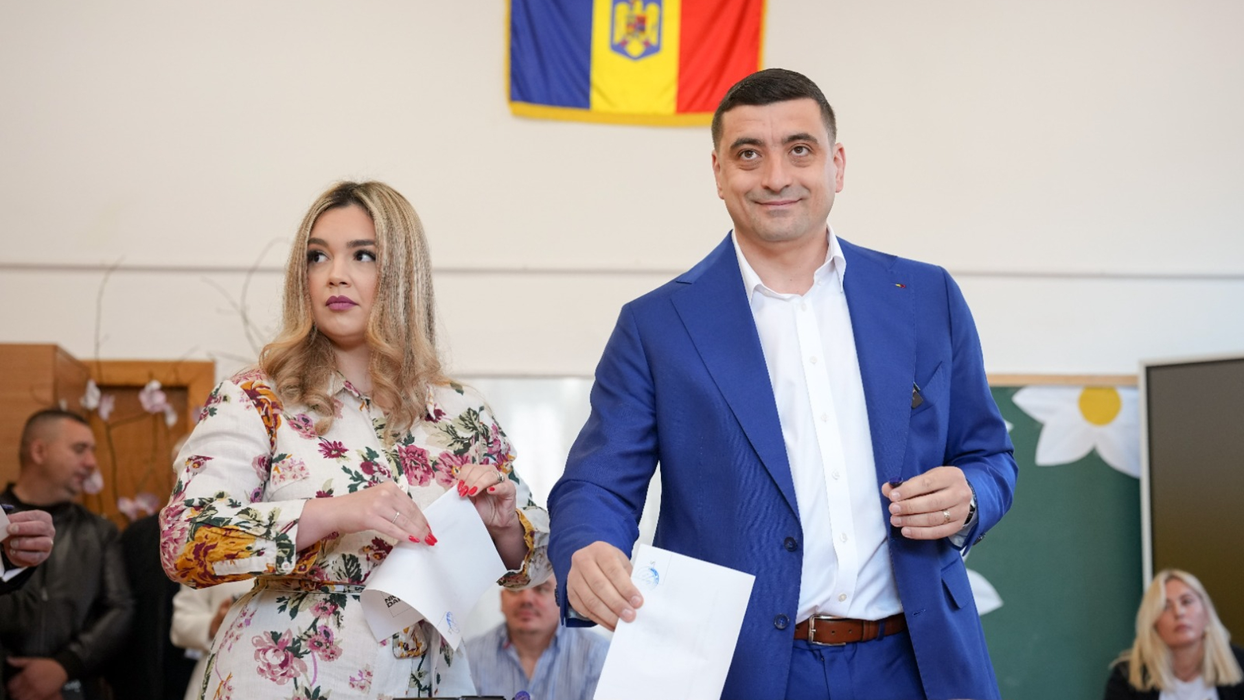 Rochia purtată Ilinca, soția lui George Simion. Sursa foto: ANDREEA ALEXANDRU/MEDIAFAX FOTO