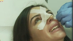 O bruneta celebra a ajuns din nou pe mana doctorilor! De aceasta data pare grav si nu are legatura cu operatiile estetice!