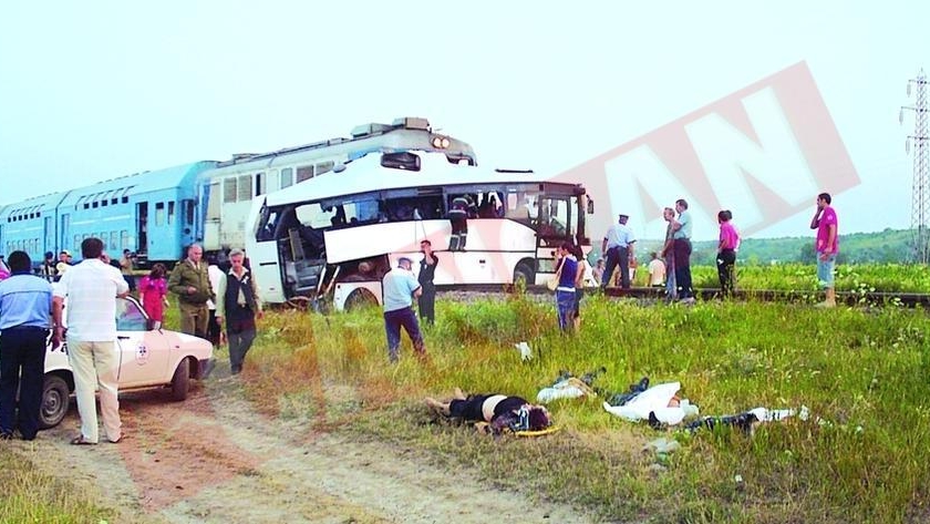 Familiile nuntasilor morti ataca firma de transport
