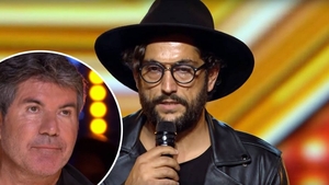 Cezar Ouatu, luat la mișto de Simon Cowell pe scena de la X Factor Marea Britanie!