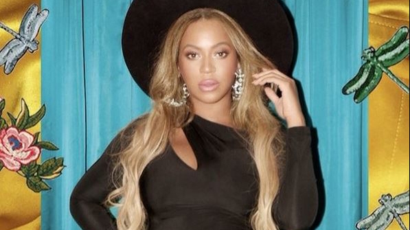 BEYONCE a devenit din nou mămică! Frumoasa cântăreaţă a adus pe lume gemeni