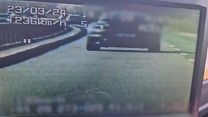 Polițiștii au oprit pe autostrada A1 un bolid care circula cu 236 km/h. Nu le-a venit să creadă când au văzut cine era