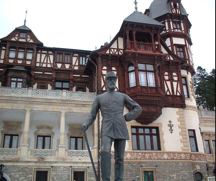 Comunicat de presă. Fântâna centrală de la Castelul Peleș redevine funcțională, în urma lucrărilor de reabilitare efectuate de Veolia România