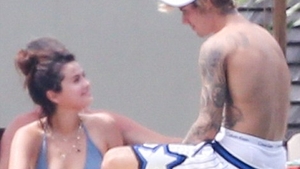 GALERIE FOTO. Au făcut spectacol la nunta tatălui său! Justin Bieber și Selena Gomez, poze incendiare! S-au pipăit de față cu toată lumea!