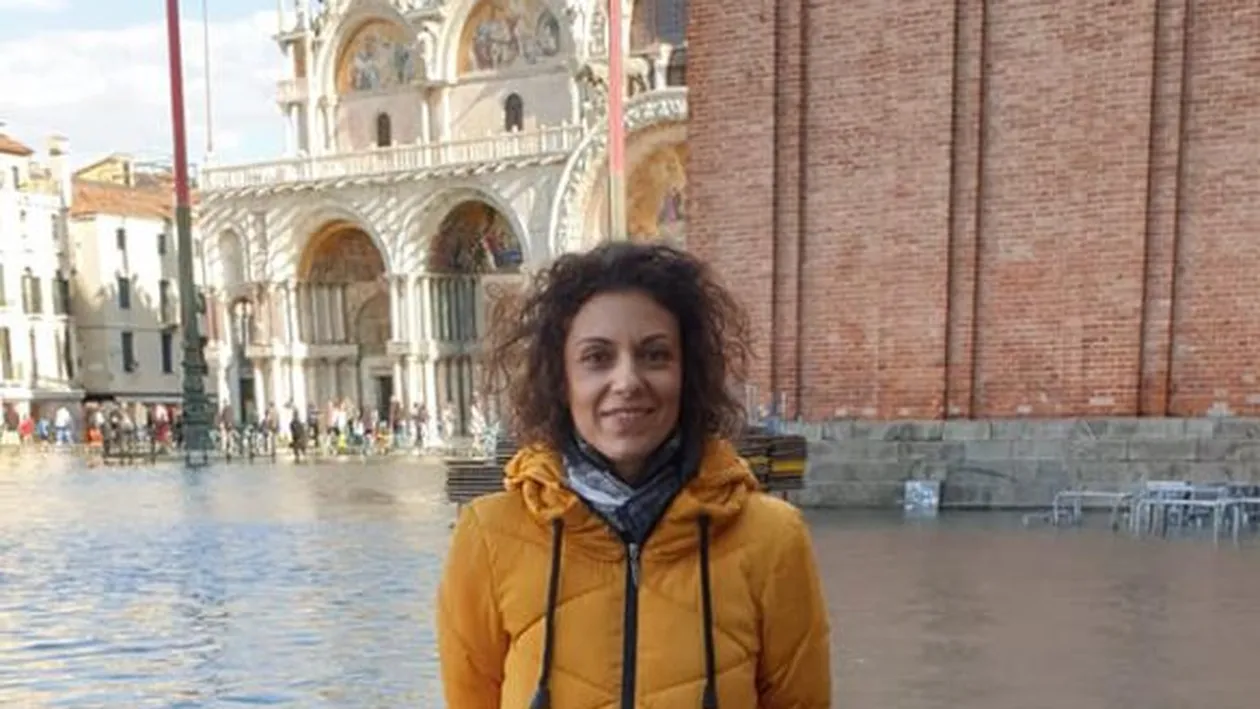 O mai ştii pe Naty Badea, sora lui Mircea Badea? Ce a ajuns să facă acum, după ce s-a mutat din România. Galerie FOTO