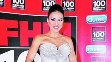 Adelina a purtat o rochie de 10 kg!