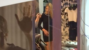 Cand nu e la sala de sport, Valentina Pelinel colinda din magazin in magazin! Vezi ce si-a cumparat frumoasa blonda!