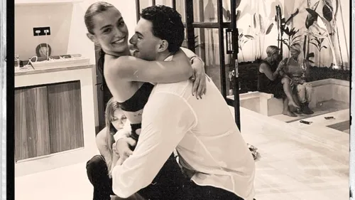 Semn de căsătorie pentru Mario Fresh și Alexia Eram. Gestul făcut de artist înainte să urce pe scenă, la ultimul concert VIDEO