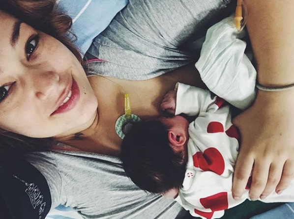 Feli a postat prima poză cu fiica ei, Nora Luna. Mesajul transmis de pe patul de spital