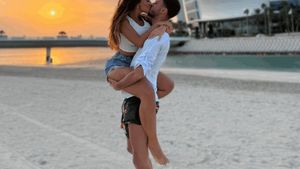 Ex-câștigătoarea de la Survivor, topită după fotbalistul cu 13 ani mai mic! A făcut totul oficial: "Înger căzut din cer"