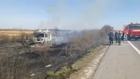 Un TIR s-a făcut scrum pe A1. Șoferul a sărit din vehicul în ultimul moment. Traficul a fost blocat