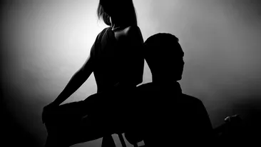 BOMBĂ în showbiz! Soțul celebrei creatoare de modă a dezvăluit că este gay, după 24 de ani de căsnicie