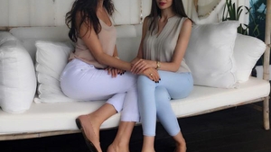 Surorile Gabor erau acuzate că se exprimă cu greşeli gramaticale, dar Monica a dat o lecţie de limba română ”M-AI înţeles?”
