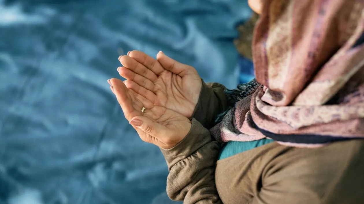 O româncă de 75 de ani cerșește în Germania pentru a-și întreține familia: „Am plecat din România în 2020 după ce a murit soțul meu.”