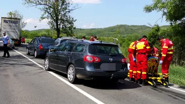Tragedie pe șosea, în Mureș! Două persoane au murit, după impactul între un TIR și două mașini