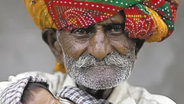 La 94 de ani, a devenit pentru prima oara tata! Vezi ce mananca de e atat de viril!