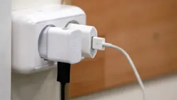 Electrocasnicul care trebuie neapărat scos din priză înainte de culcare. Mulți români fac greșeala asta