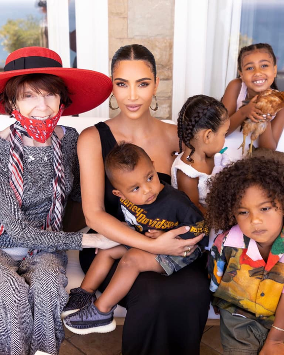Kim Kardashian a primit o lovitură cruntă din partea lui Kanye West: “Înainte să solicite divorțul, el și-a schimbat numărul”. Decizia incredibilă luată de rapper