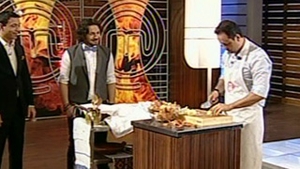 Maruta, pedepsit de juriul de la "MasterChef" sa taie ceapa! Le-a dat sa manance fasole, ciolan si slanina!