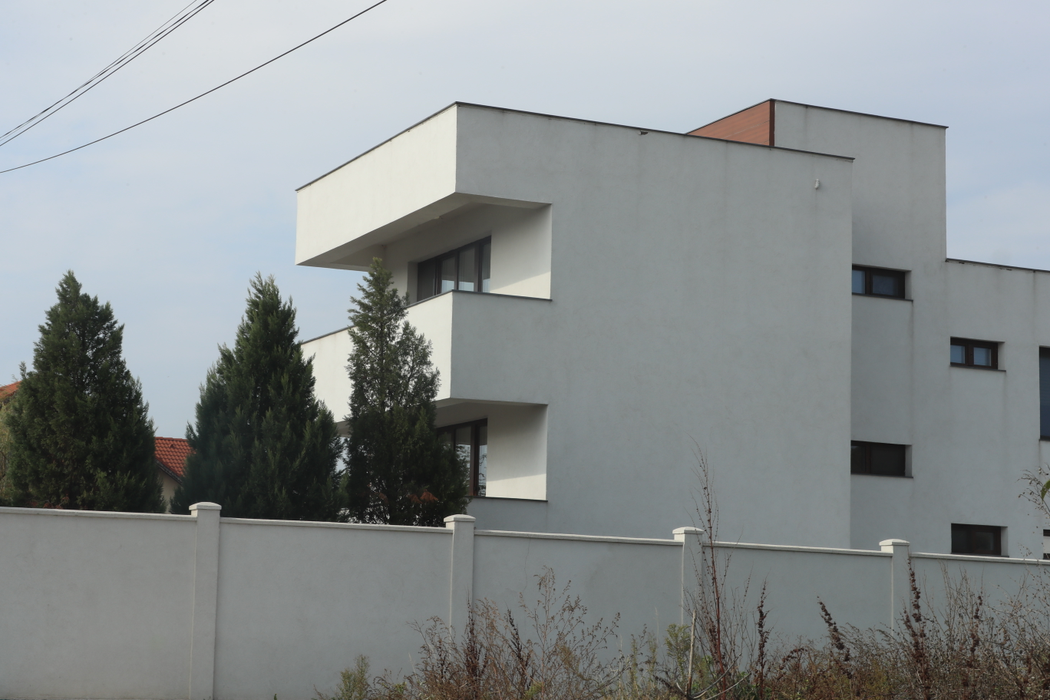 Laura Teodoru, frumoasa ex-ştiristă de la DIGI24, a dat apartamentul din nordul Capitalei pe această vilă, situată într-o zonă selectă