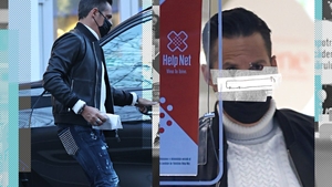 Imagini horror cu Ștefan Bănică Jr.! Artistul are ochii tumefiați! Solistul a ieșit pe stradă, vânăt, de parcă s-ar fi bătut într-un meci de box