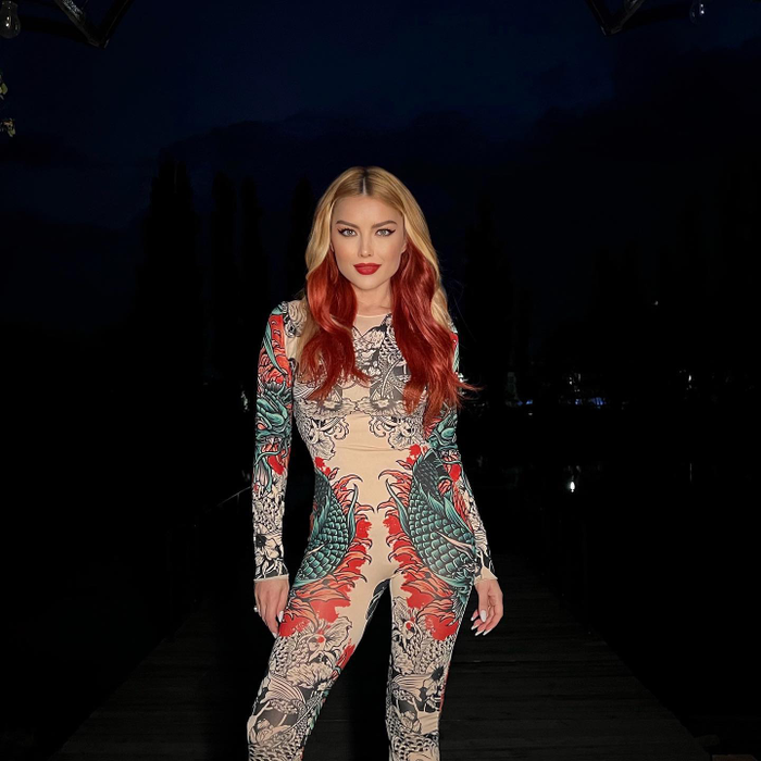 În cadrul aceluiași interviu, Elena Gheorghe a abordat subiectul apariției în industria muzicală a artiștilor noi / (Sursa: Instagram)