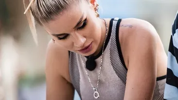 Vedeta Asia Express şi-a înnebunit fanii! Alina Ceuşan s-a fotografiat goală în cadă şi a urcat imaginea pe internet. FOTO