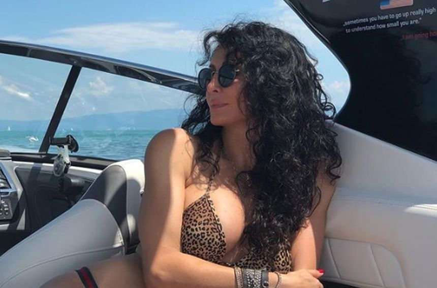 Mihaela Rădulescu, fără ruşine! S-a pozat aproape goală şi a urcat imaginea pe internet: „Perfecţiune”