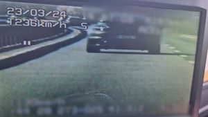 Polițiștii au oprit pe autostrada A1 un bolid care circula cu 236 km/h. Nu le-a venit să creadă când au văzut cine era