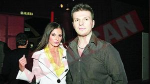 "Nu conteaza ce zice Cancanu', O iubesc pe Roxana tot anu'!"