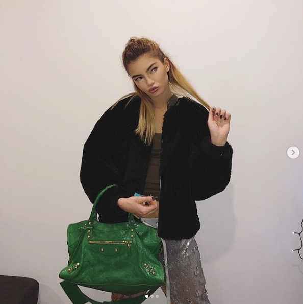 Fiica lui Cristi Boureanu a primit un bolid scump la petrecerea majoratului! Ce ținută sexy a purtat la câteva zile de la bătaia cruntă dintr-un club