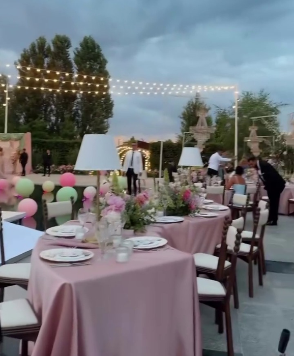 Larisa Udilă și-a botezat fiica! Imagini de basm de la slujbă și party: Andra Măruță și Theo Rose au încins ringul de dans pentru invitați