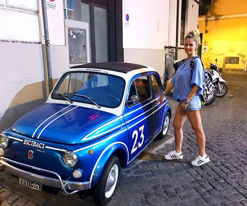 ANDREEA BĂNICĂ, contrazisă de prietenii virtuali! Vedeta nu s-a putut abţine şi a dat replica:”Fă-ţi cum ştii tu”