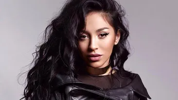 Ruby s-a îmbrăcat numai în latex şi s-a prezentat aşa în faţa fanilor! Uite-o cum arată superhot!