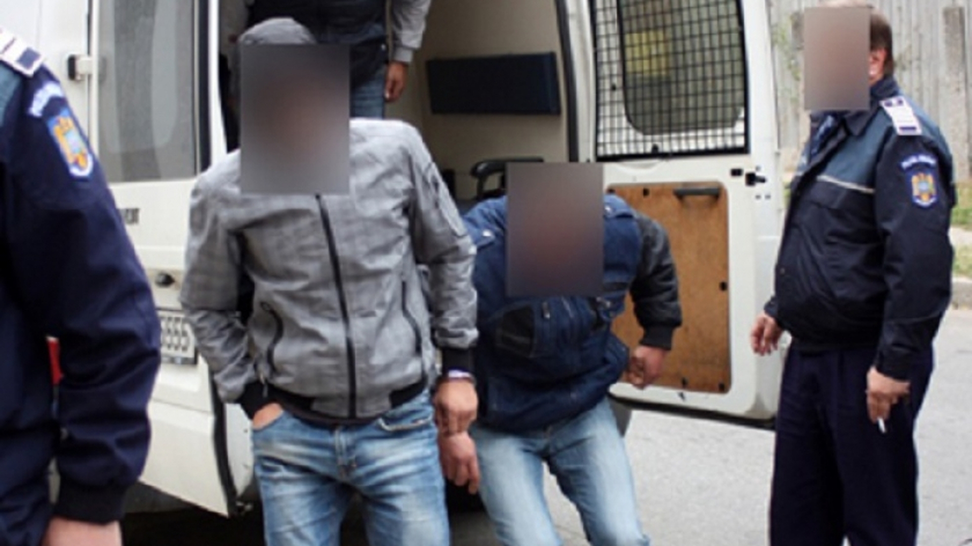Trei adolescenţi din Vaslui au răpit o fată de 14 ani, au închis-o într-o cramă pentru a o viola! Ce s-a întâmplat apoi întrece orice imaginaţie