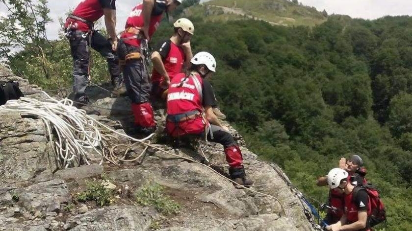 Un bărbat de 52 de ani a căzut de pe o stâncă, la Cascada Bâlea! Salvamontiștii au intervenit pentru recuperarea lui