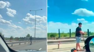 A sfidat orice regulă! Un tânăr a circulat cu trotineta pe autostradă