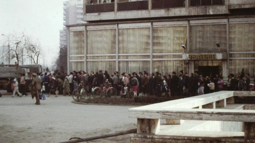 Se trăia mai bine pe vremea lui Ceauşescu? Cât costa un litru de ulei sau un kilogram de zahăr, înainte de Revoluţie