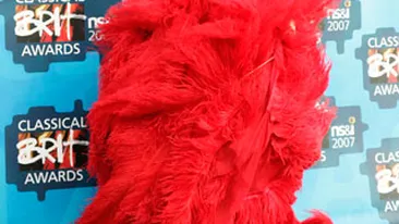 Ea e urmatorul pasager celebrul de pe Statia Spatiala Internationala! Afla ce cantareata va pleca in cosmos in 2015!