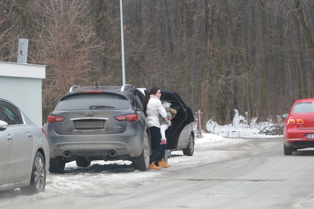 Anda Călin coboară din mașina lui Liviu Vârciu
