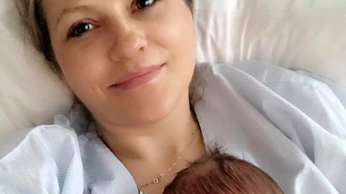 Mirela Vaida și bebelușul ei au fost externați: ”Parcă văd că iar are ochii soacrei mele”