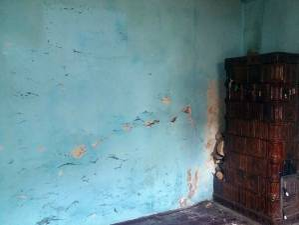 Aceasta este casa care necesită renovare.