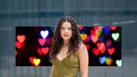 A fost prinsă în tandrețuri cu un bărbat, dar acum spune că e singură! Ce se întâmplă în viața amoroasă a celebrei artiste